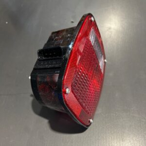 3 STUD STOP/TAIL WITH PLUG-IN