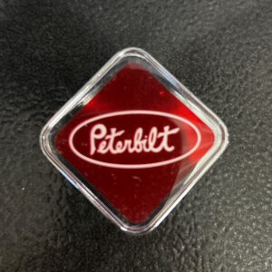 BOUTON MAXI CARREE PETERBILT ROUGE