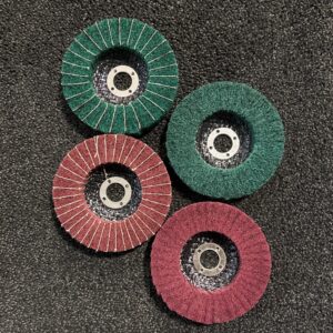ENSEMBLE  ROULETTES POLISSAGE VERT/ROUGE 4 POUCES