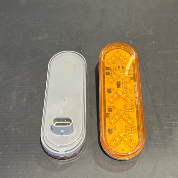 LUMIERE FLECHE AMBRE 25 DIODES 6 POUCES 1/2