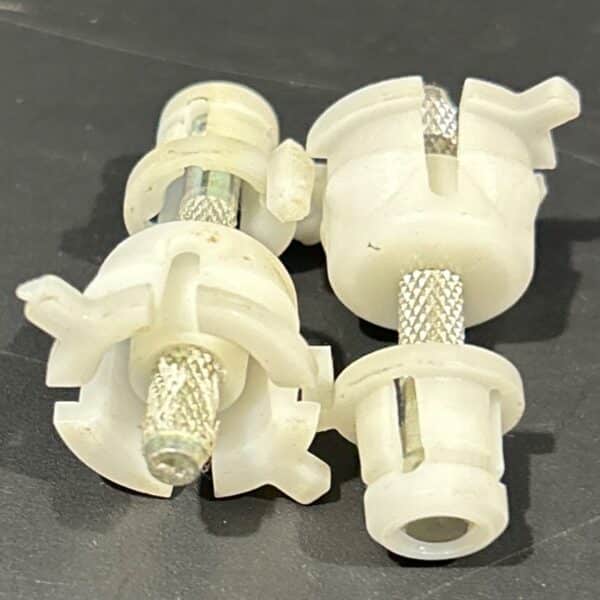 SCREW / VIS D'AJUSTEMENT / PIVOT ASS HEADLAMP