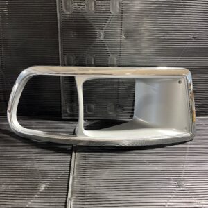 BEZEL / CONTOUR DE LUMIERES FREIGHTLINER