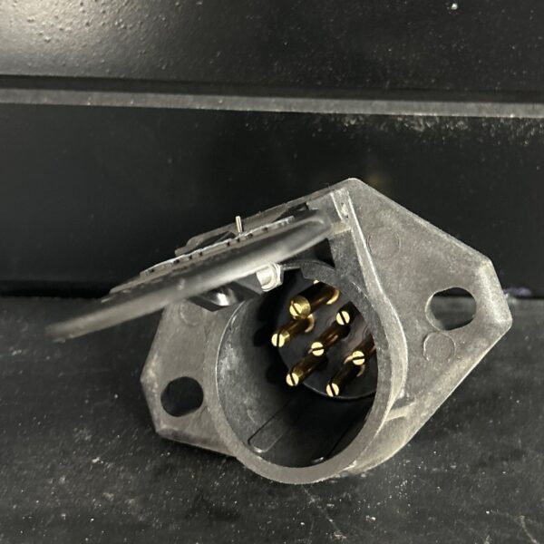 PRISE ELECTRIQUE FEMELLE REMORQUE PIN ARRIERE