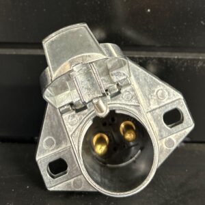 PRISE TRAILER SOCKET 2 POLE / PORTE 2 BRINS FEMELLE