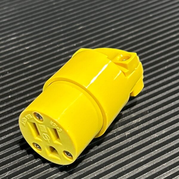 PRISE ELECTRIQUE FEMELLES 3 TROUS