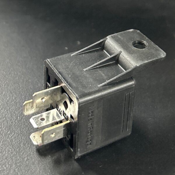RELAIS BOSCH / RELAY BOSCH