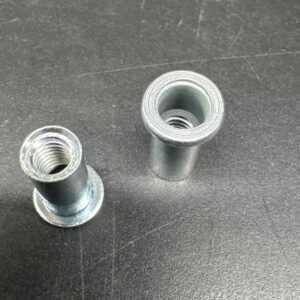 INSERT 1/4-20 ECROU RIVET