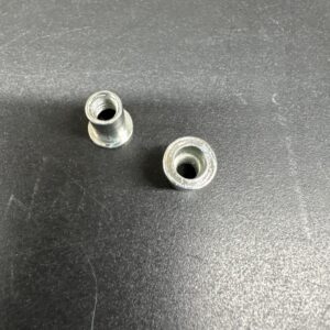 INSERT10-24 ECROU RIVET