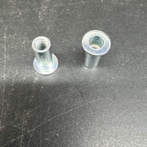 INSERT10-24 ECROU RIVET