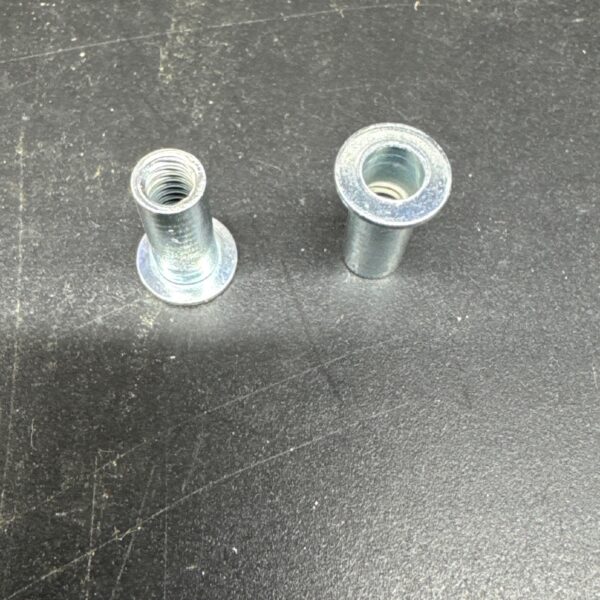 INSERT10-24 ECROU RIVET
