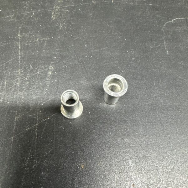 INSERT10-32 ECROU RIVET