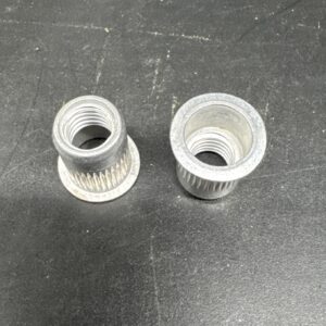 INSERT 3/8-16 ECROU RIVET
