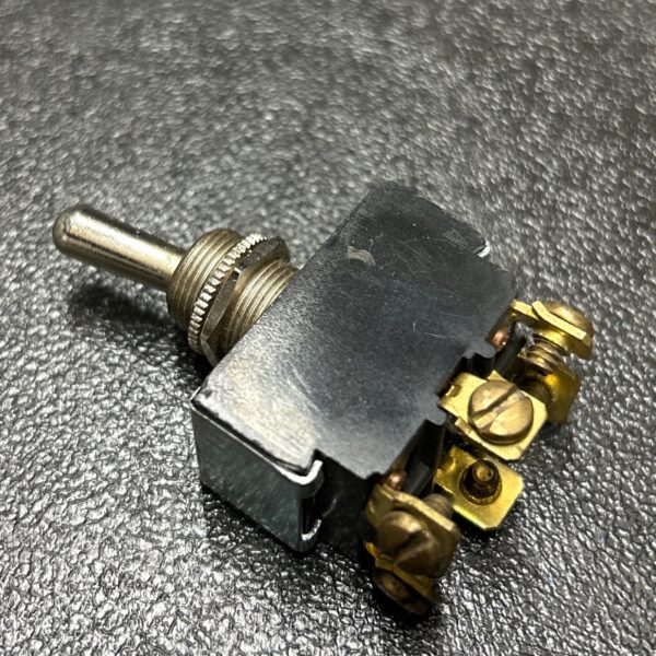 COMMUTATEUR/SWITCH 6 VIS 20A MOM ON/OFF/ON