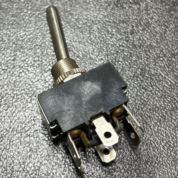 COMMUTATEUR/TOGGLE SWITCH ON-OFF-ON 6 BLADE