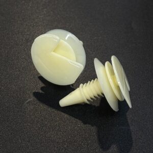 ATTACHE FINITION SAPIN TRIM PORTE GM