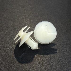 ATTACHE FINITION SAPIN PANNEAU PORTE GM