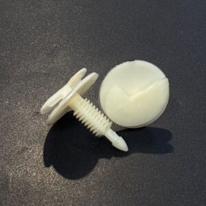 ATTACHE FINITION SAPIN TRIM FORD