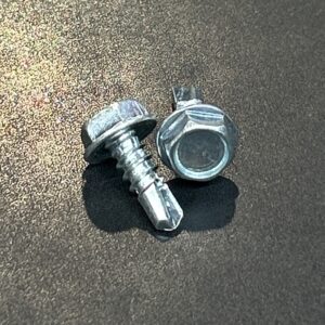 VIS AUTO-PERCANT 10 X 1/2